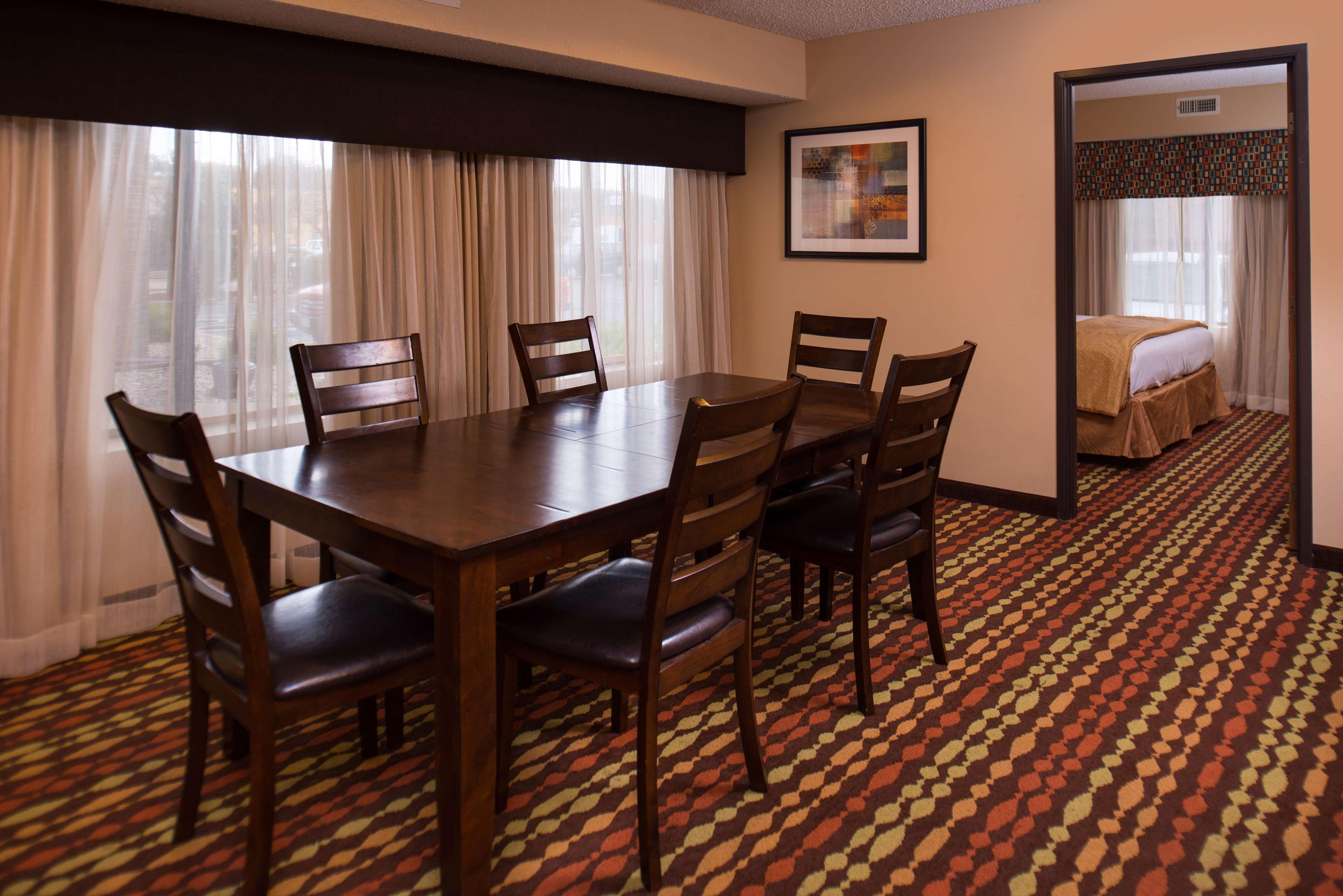 Best Western Ambassador Inn & Suites Wisconsin Dells Εξωτερικό φωτογραφία