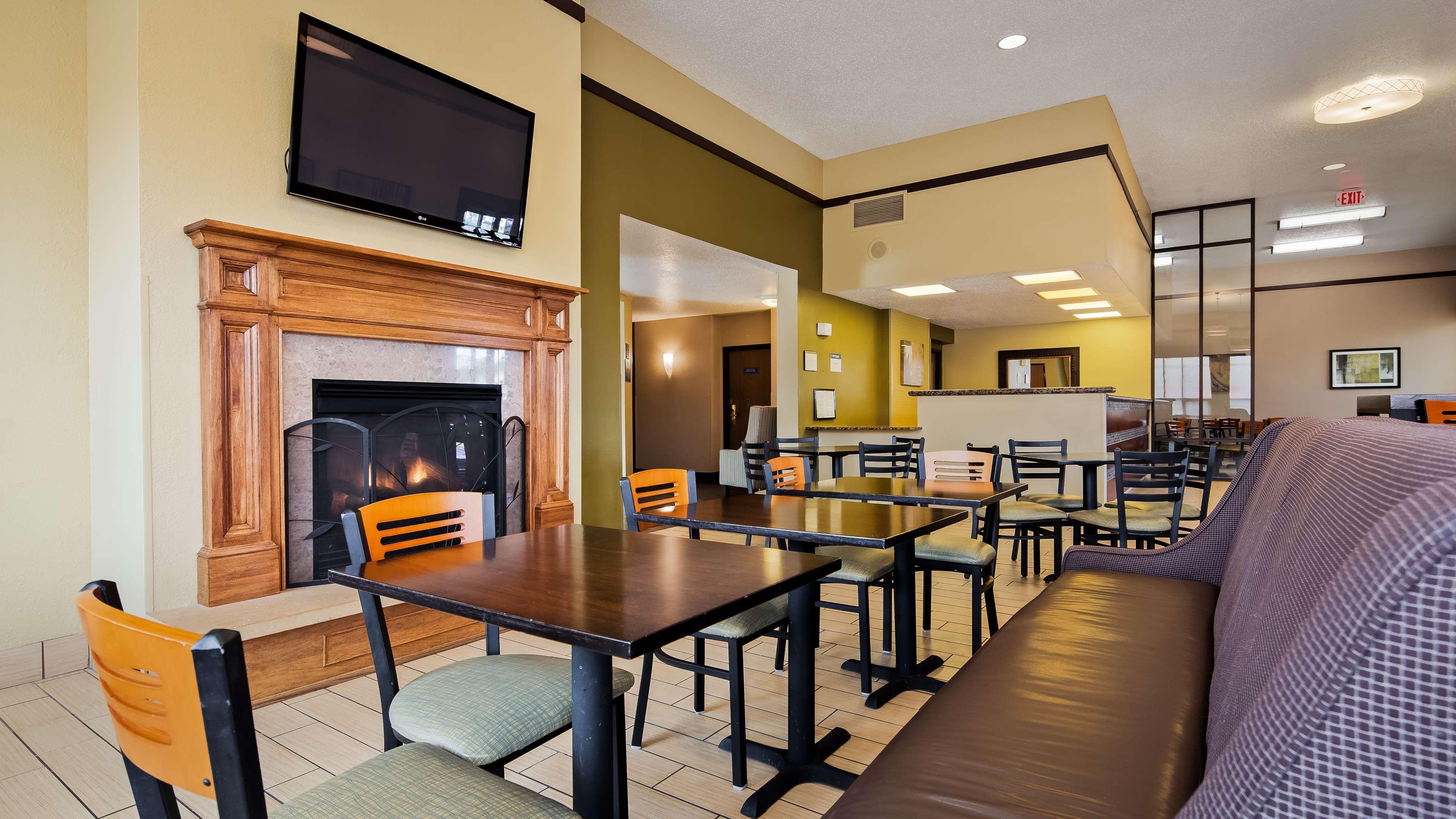 Best Western Ambassador Inn & Suites Wisconsin Dells Εξωτερικό φωτογραφία