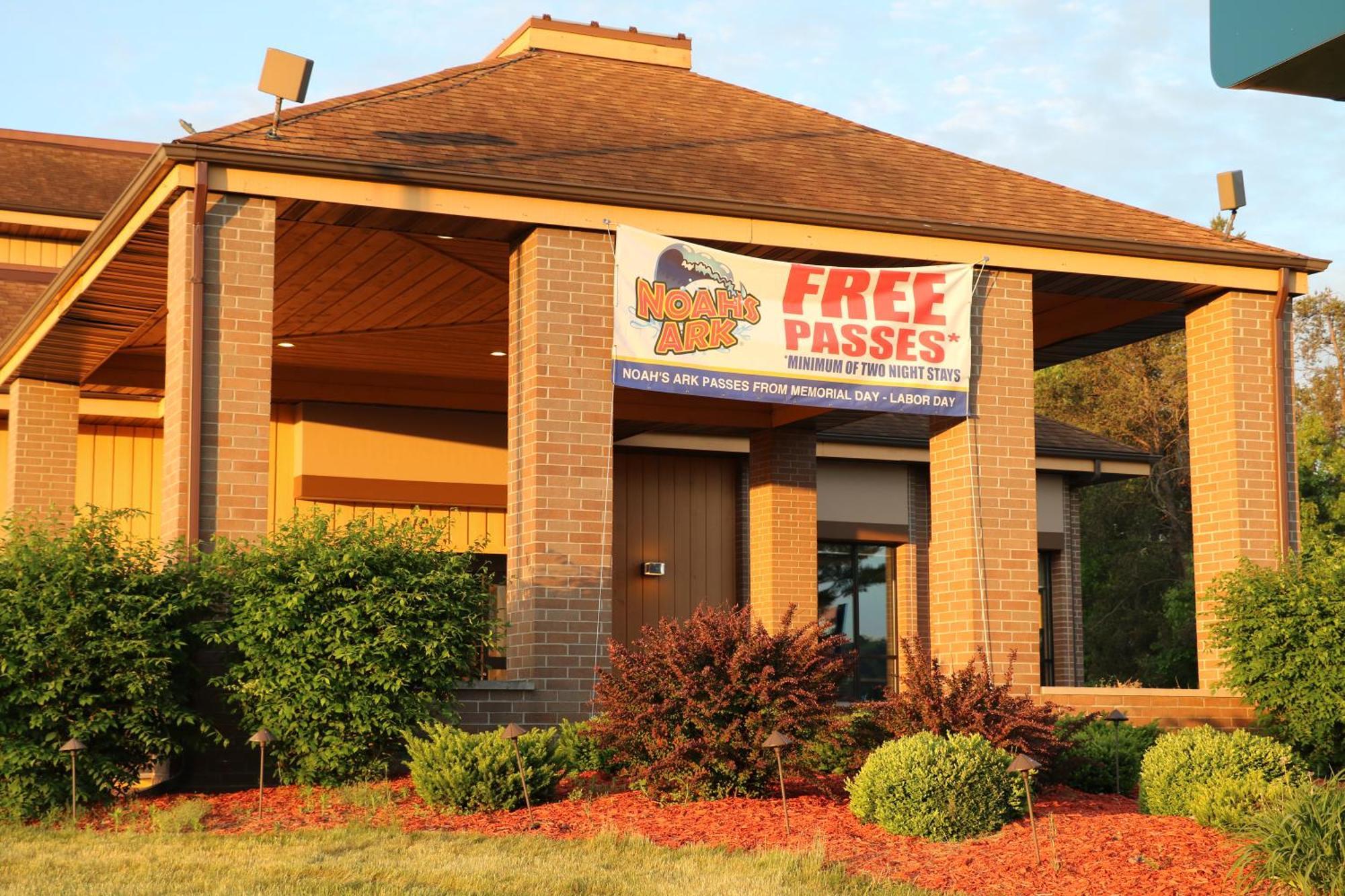 Best Western Ambassador Inn & Suites Wisconsin Dells Εξωτερικό φωτογραφία