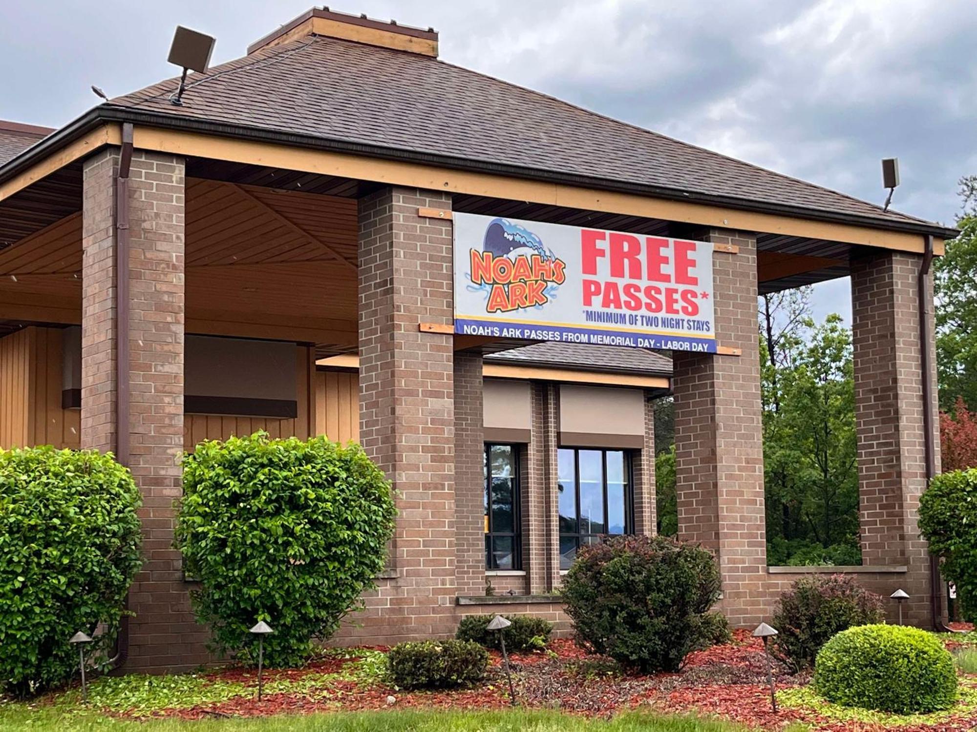 Best Western Ambassador Inn & Suites Wisconsin Dells Εξωτερικό φωτογραφία